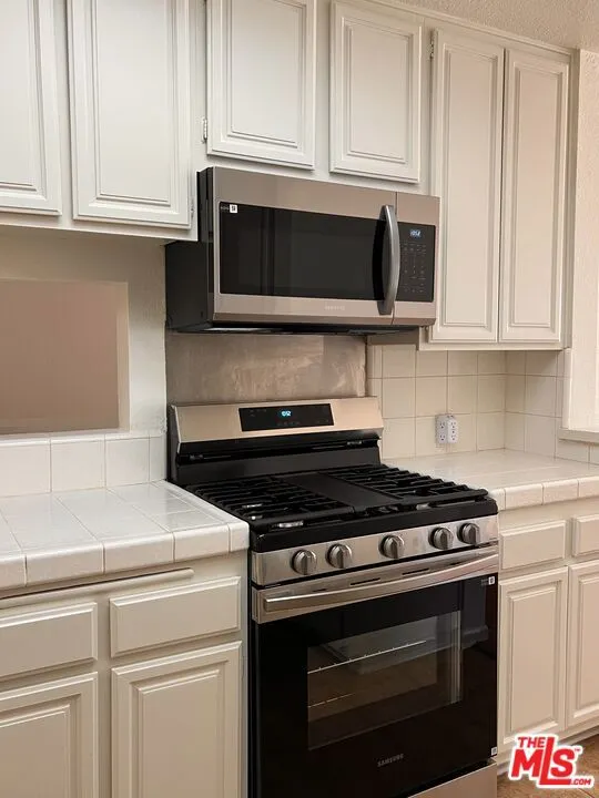 11910 Weddington Street 306, Valley Village, California 91607 home-pic-10