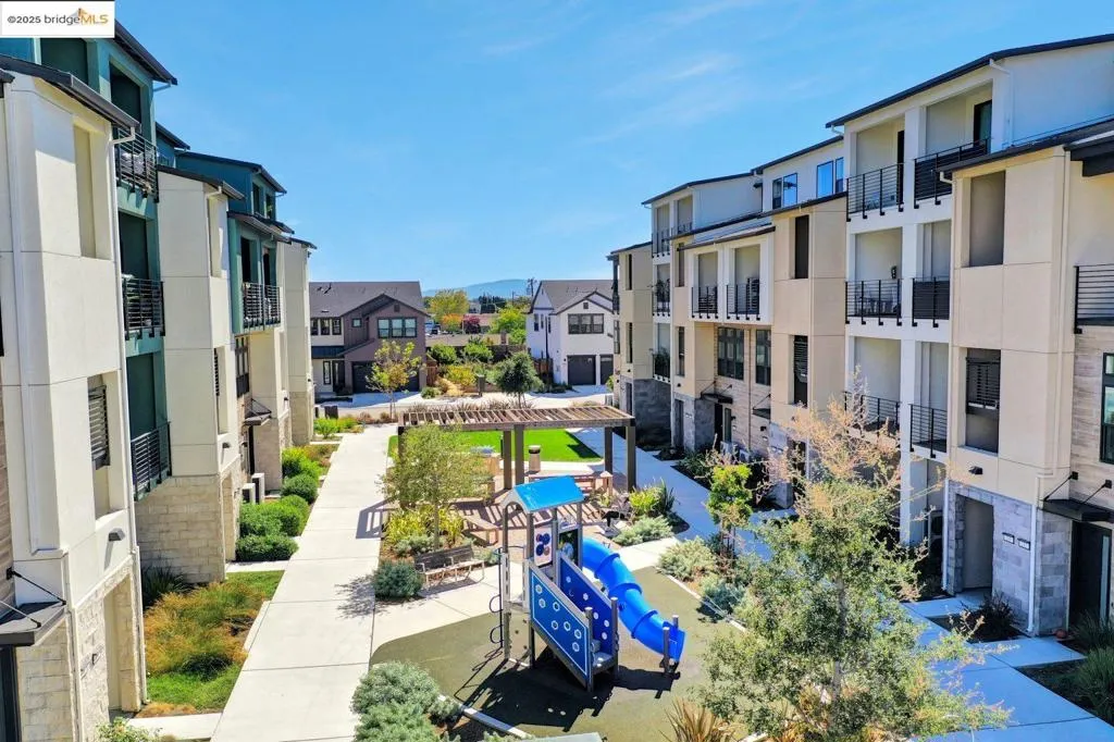 210 Waters Park Cir 304, San Mateo, California 94403 home-pic-16