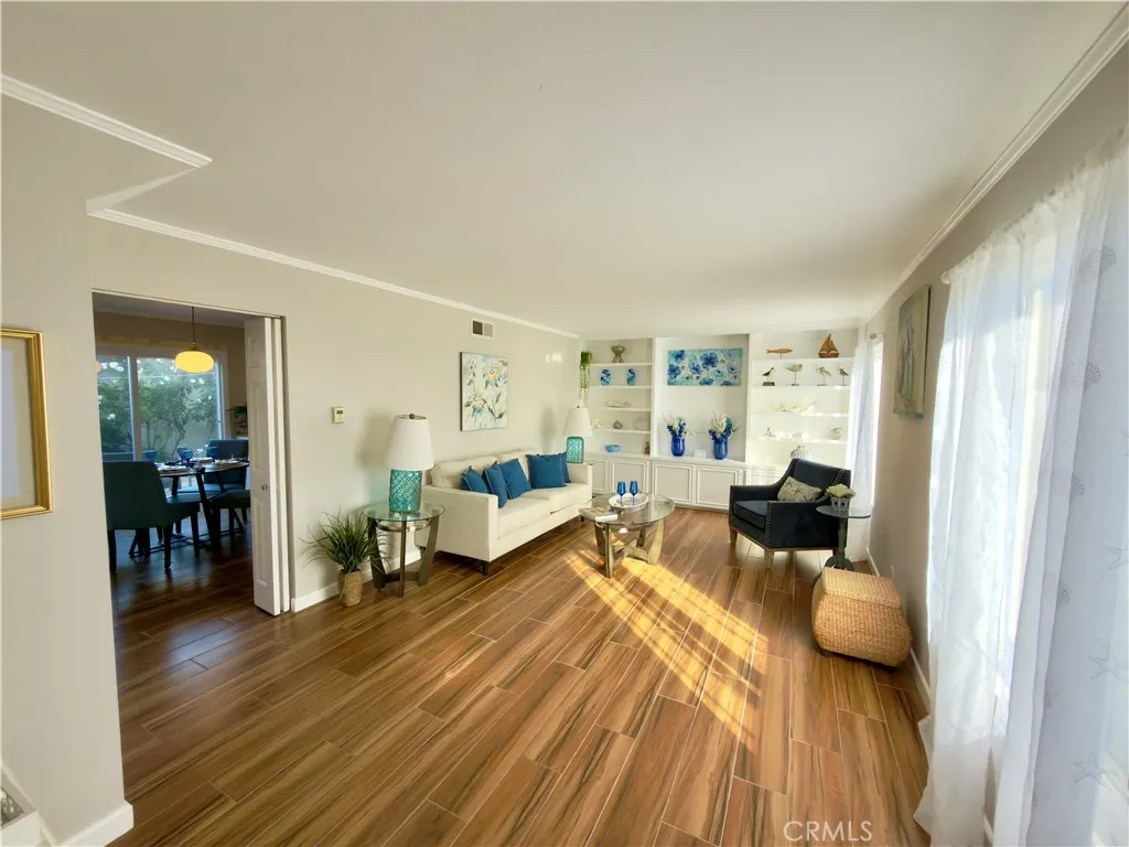 8142 Foxhall Drive, Huntington Beach, California 92646 home-pic-2