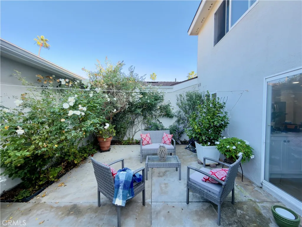 8142 Foxhall Drive, Huntington Beach, California 92646 home-pic-17