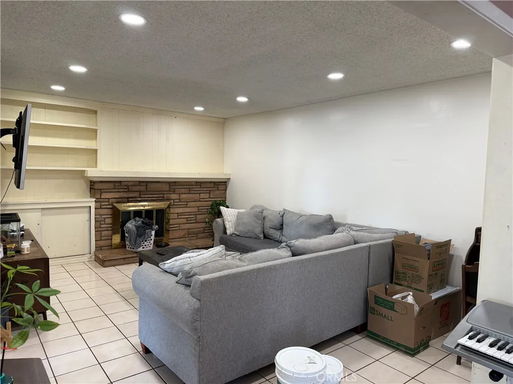 1507 Lovering Avenue, Fullerton, California 92833 home-pic-3
