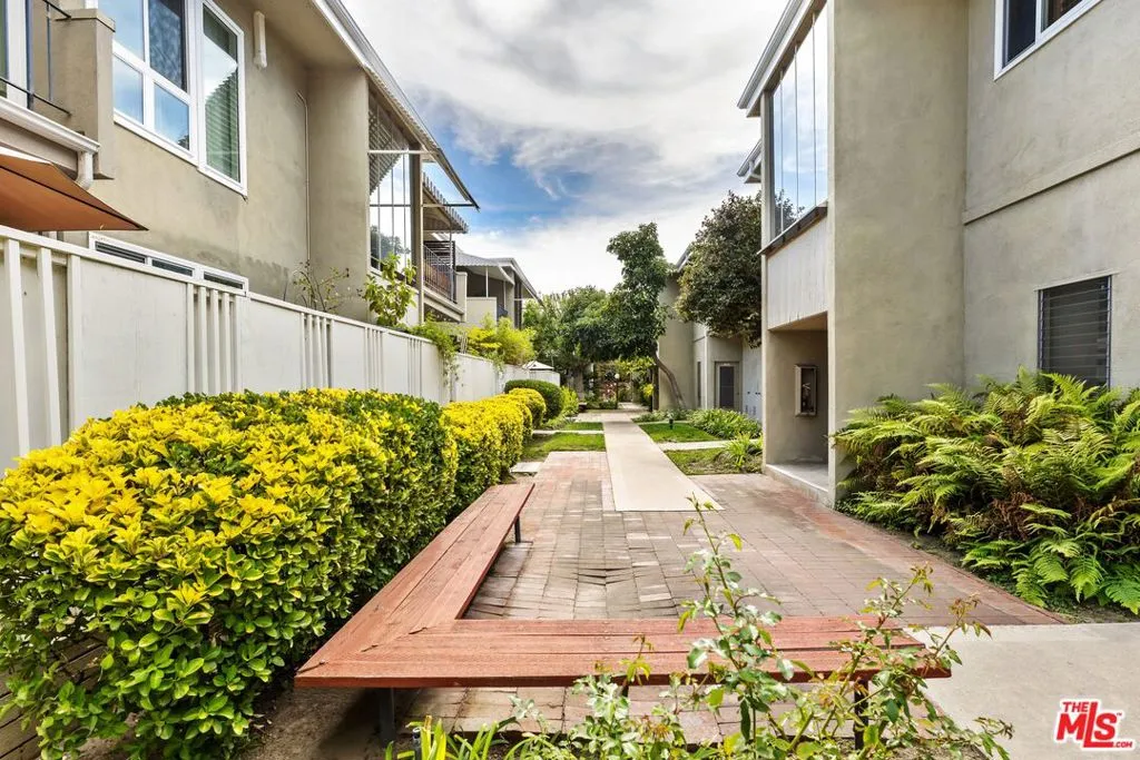 4353 Colfax Avenue 27, Studio City, California 91604 home-pic-41