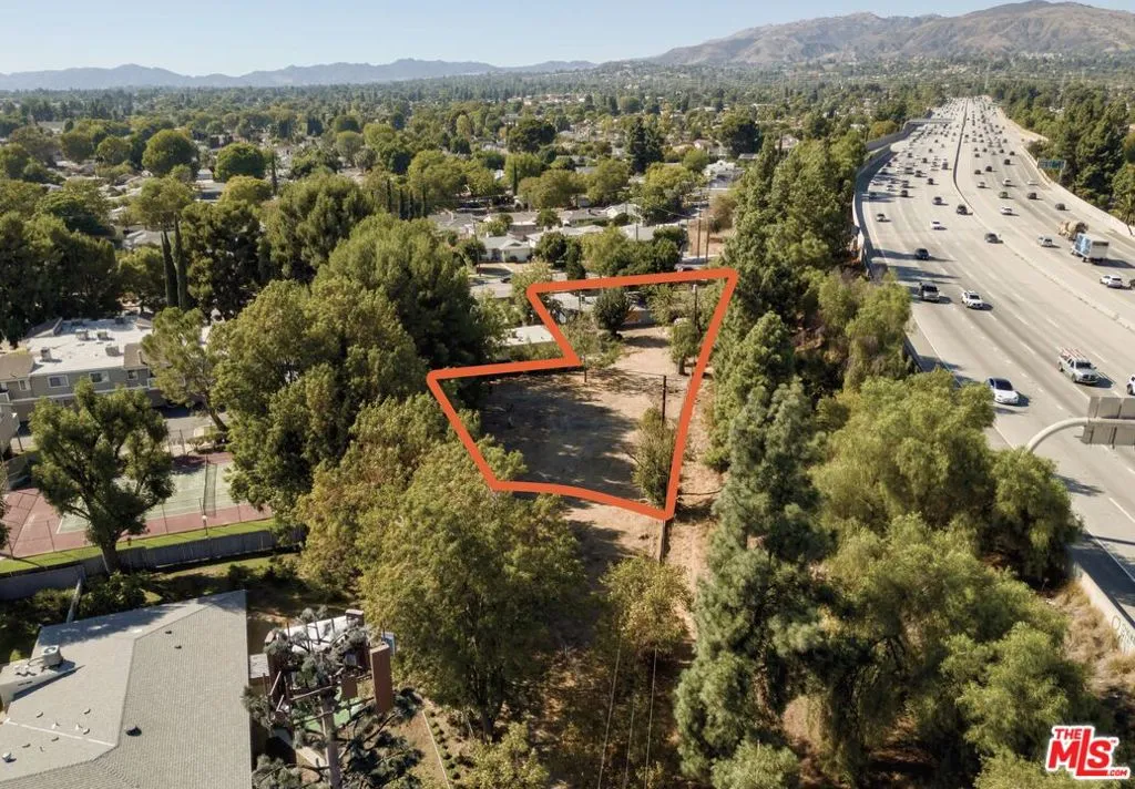 10810 Woodley Avenue, Granada Hills, California 91344 — photo 4