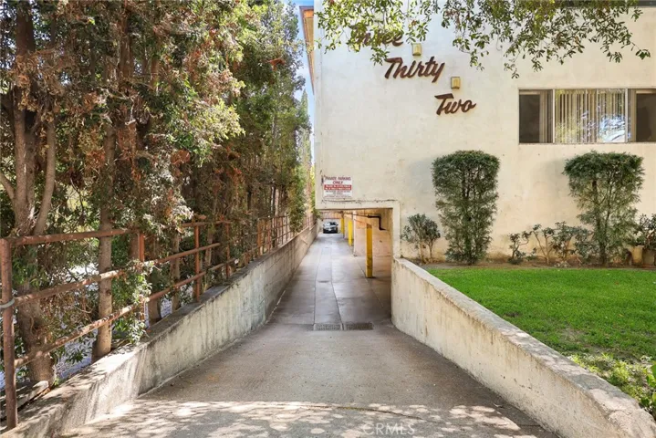 332 Riverdale Drive, Glendale, California 91204