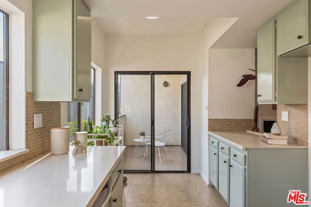 234 N Kenwood Street 208, Glendale, California 91206 home-pic-5