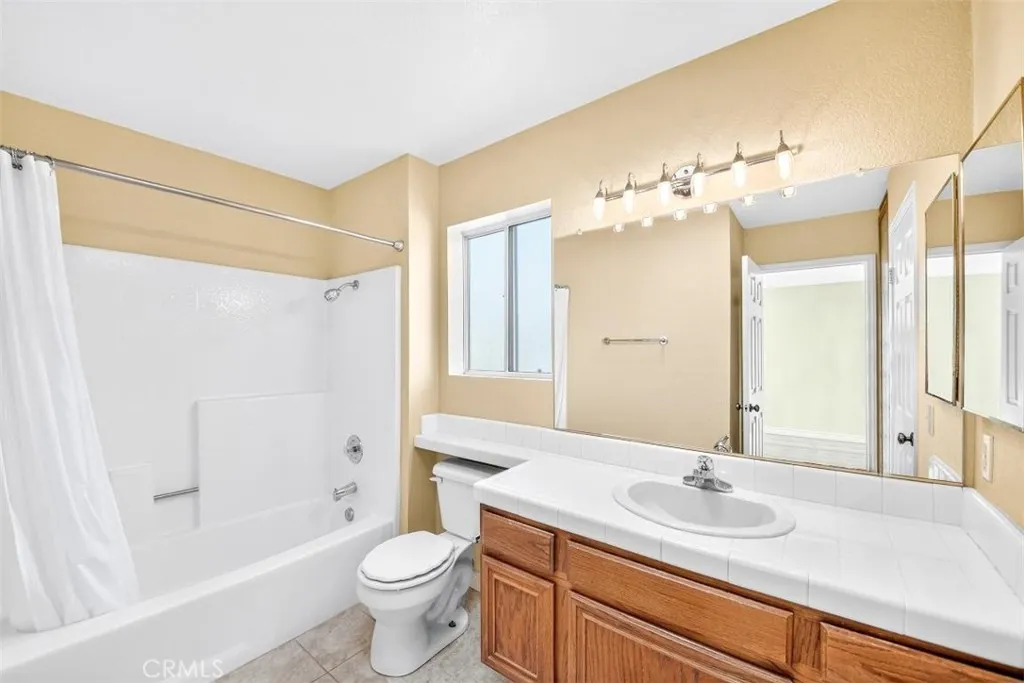 22136 Woodcreek Lane, Wildomar, California 92595 home-pic-25