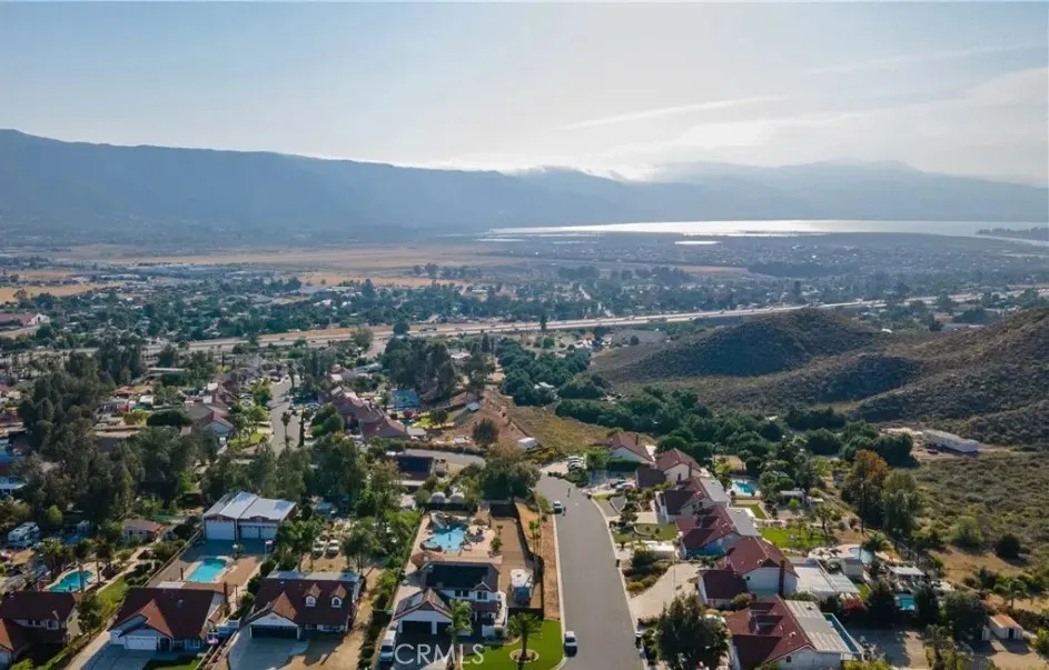 22136 Woodcreek Lane, Wildomar, California 92595 home-pic-51