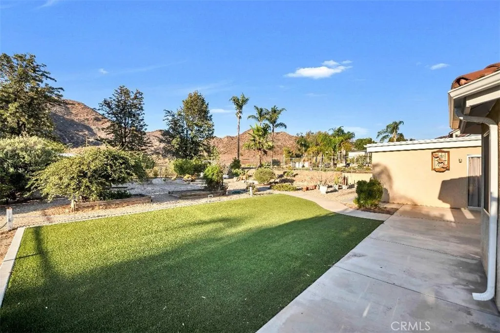 22136 Woodcreek Lane, Wildomar, California 92595 home-pic-43