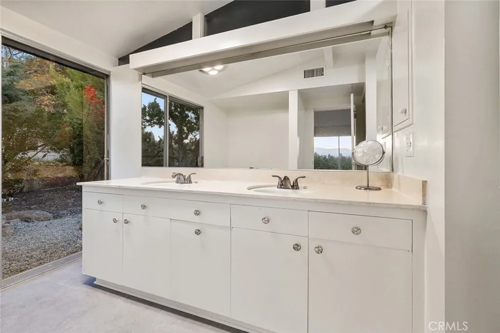 5260 Gould Avenue, La Canada Flintridge, California 91011 home-pic-42