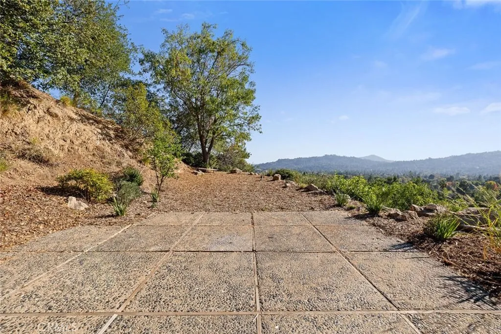 5260 Gould Avenue, La Canada Flintridge, California 91011 home-pic-52