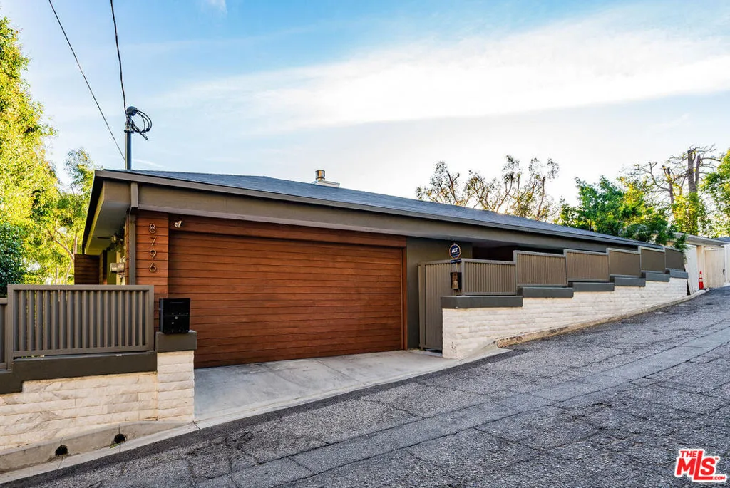 8796 Hollywood Boulevard, Los Angeles, California 90069 home-pic-0
