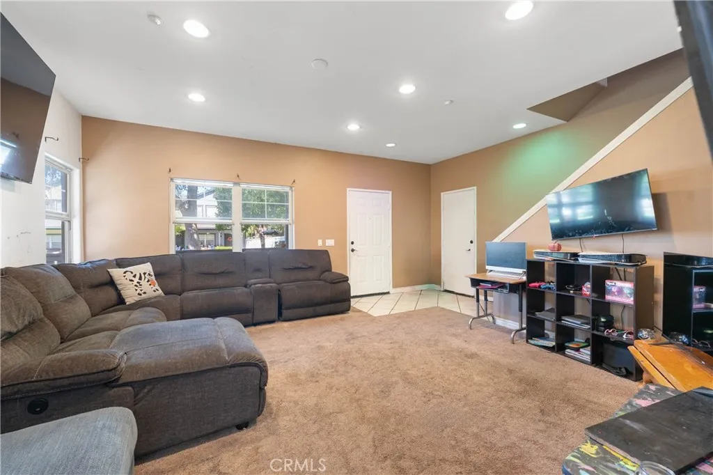 8501 Fayette Court, Riverside, California 92504 home-pic-16