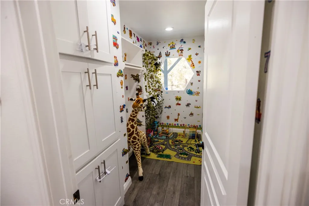 1015 Nesthorn, Crestline, California 92325 home-pic-47