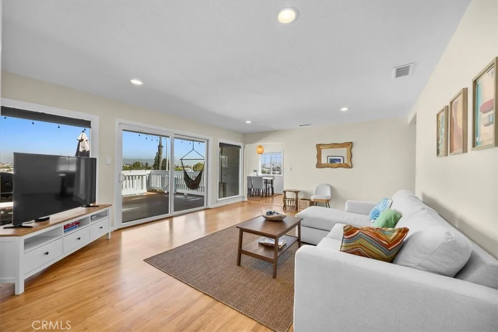 2407 Ripley Avenue, Redondo Beach, California 90278 home-pic-3
