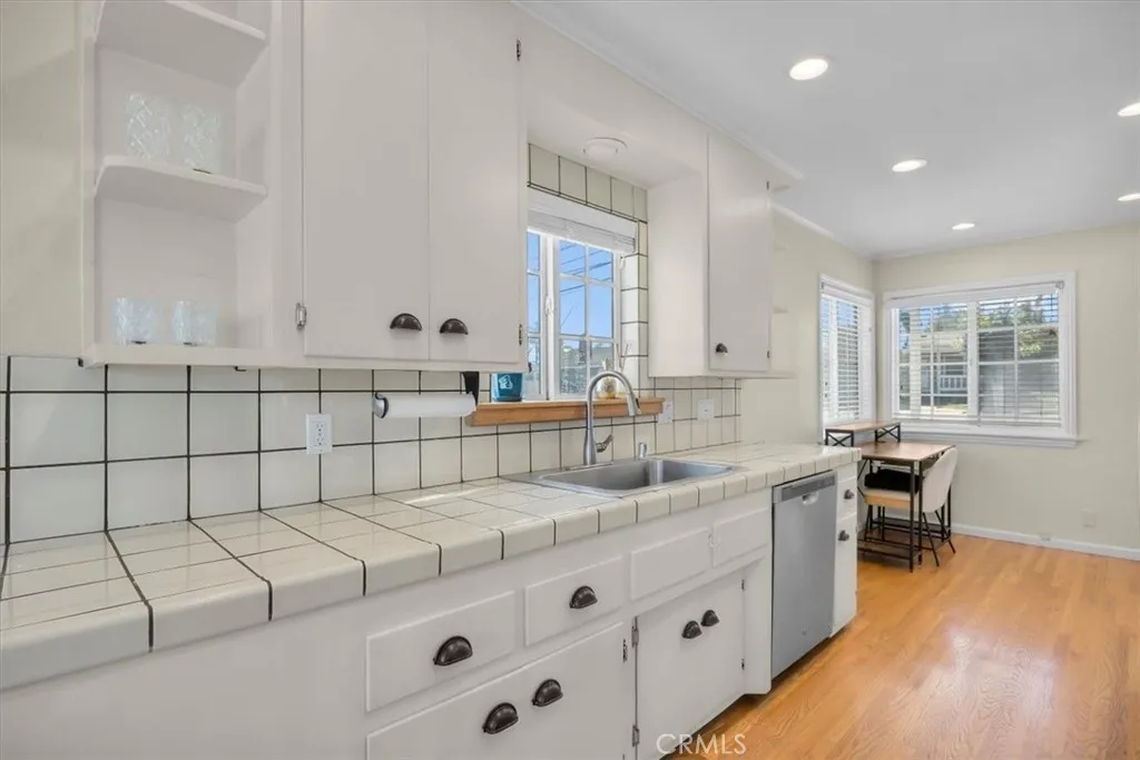 2407 Ripley Avenue, Redondo Beach, California 90278 home-pic-7