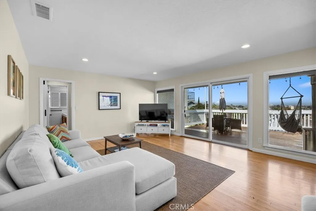 2407 Ripley Avenue, Redondo Beach, California 90278 home-pic-1