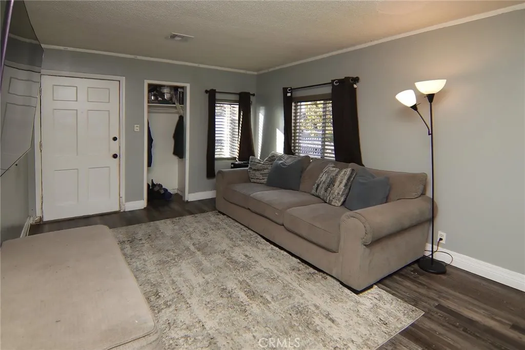 3880 Fox Tail, Jurupa Valley, California 92509 home-pic-4