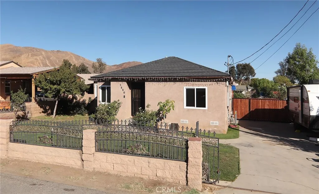 3880 Fox Tail, Jurupa Valley, California 92509 home-pic-0