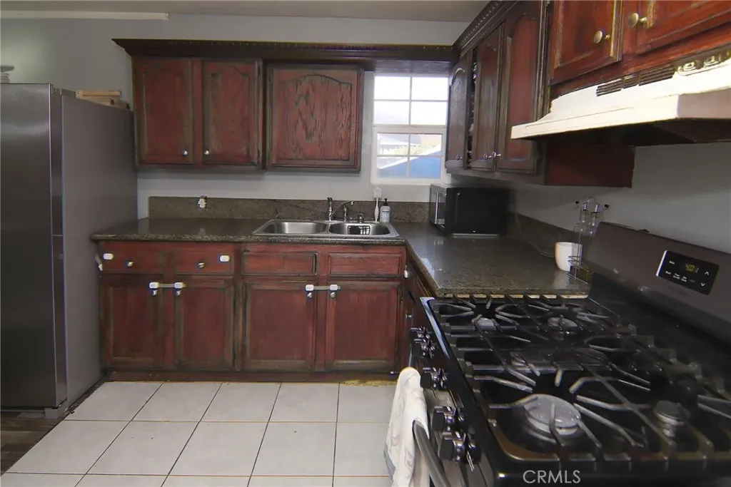 3880 Fox Tail, Jurupa Valley, California 92509 home-pic-8