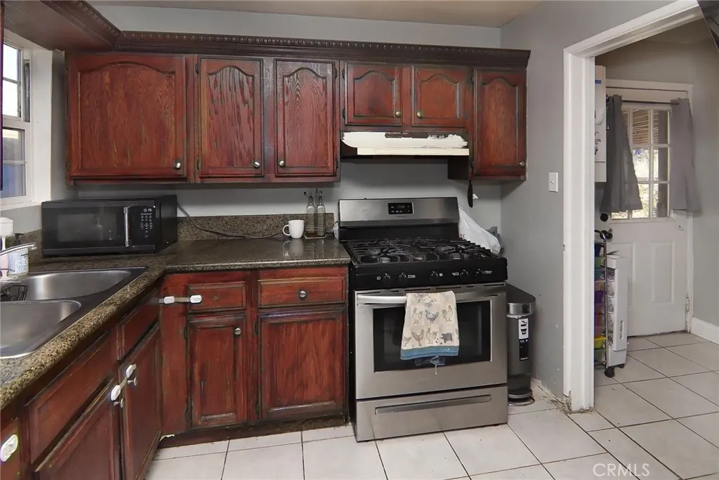 3880 Fox Tail, Jurupa Valley, California 92509 home-pic-7