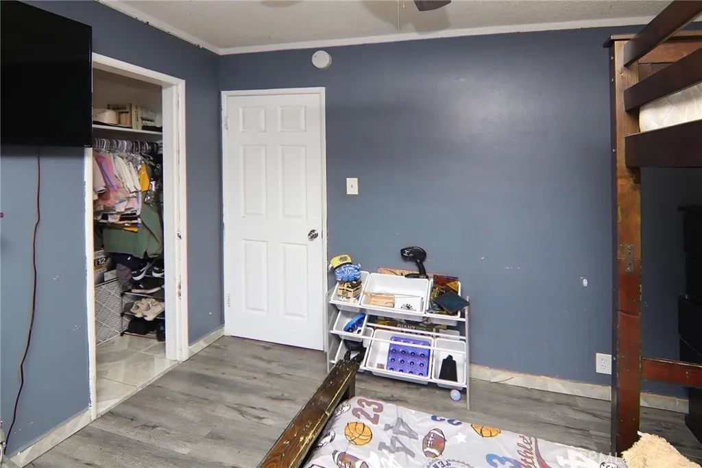 3880 Fox Tail, Jurupa Valley, California 92509 home-pic-9