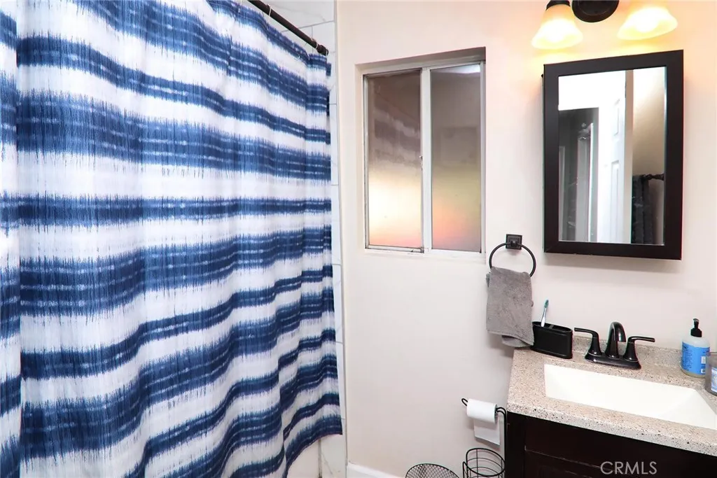 3880 Fox Tail, Jurupa Valley, California 92509 home-pic-12
