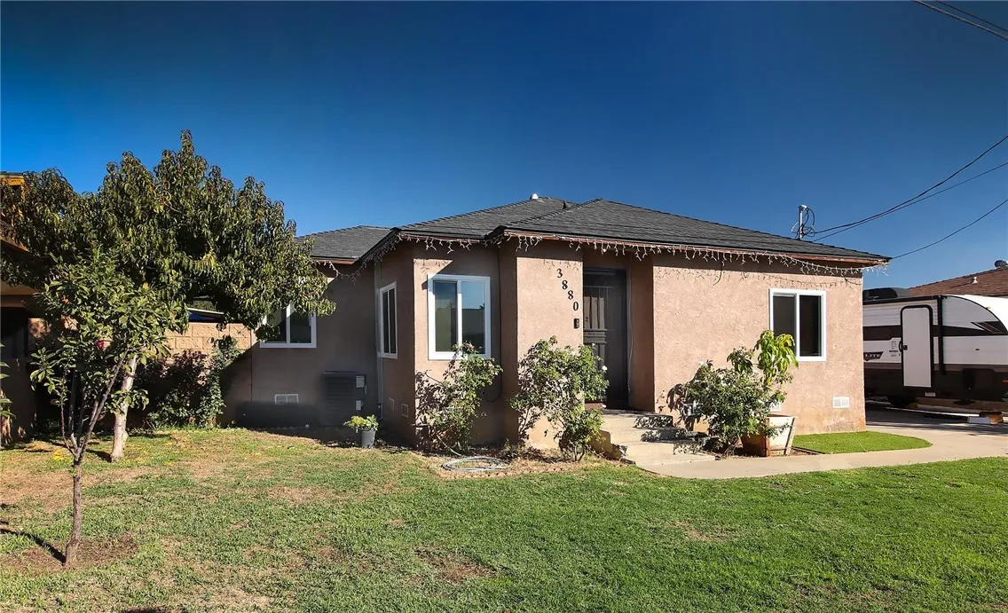 3880 Fox Tail, Jurupa Valley, California 92509 home-pic-25