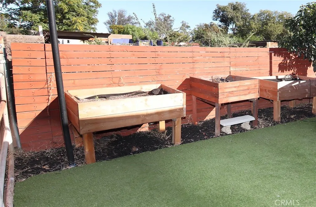 3880 Fox Tail, Jurupa Valley, California 92509 home-pic-18