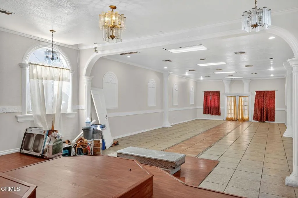 400 N Hayes Avenue, Oxnard, California 93030 home-pic-3