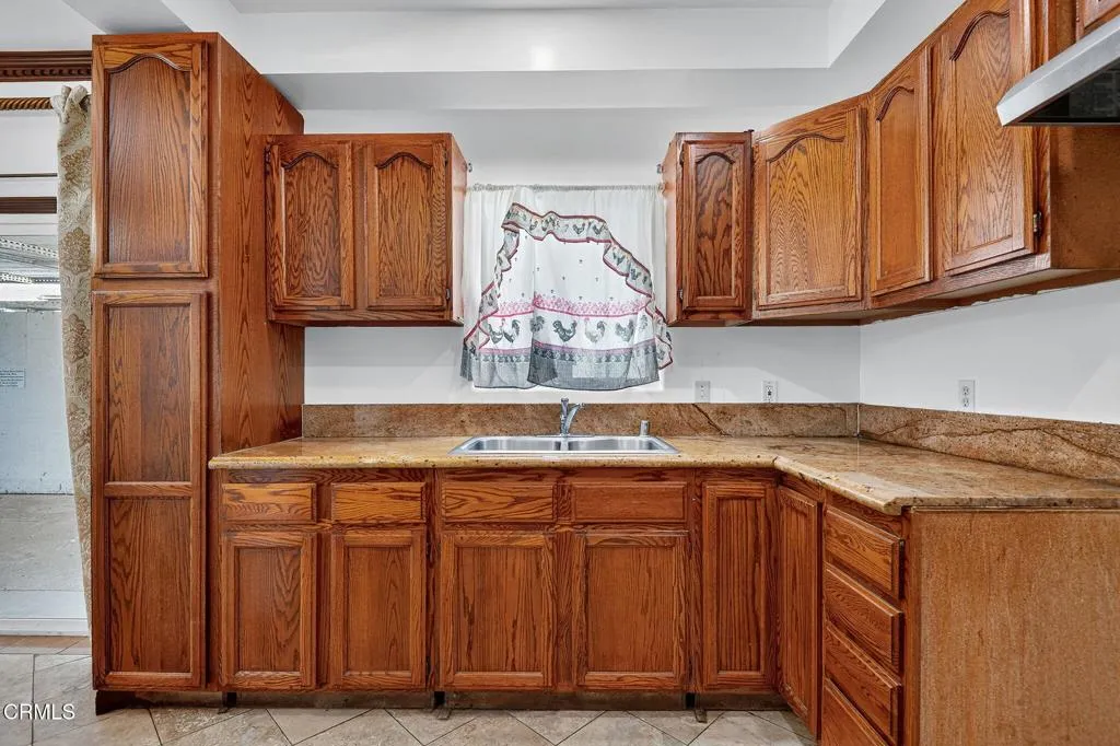 400 N Hayes Avenue, Oxnard, California 93030 home-pic-13