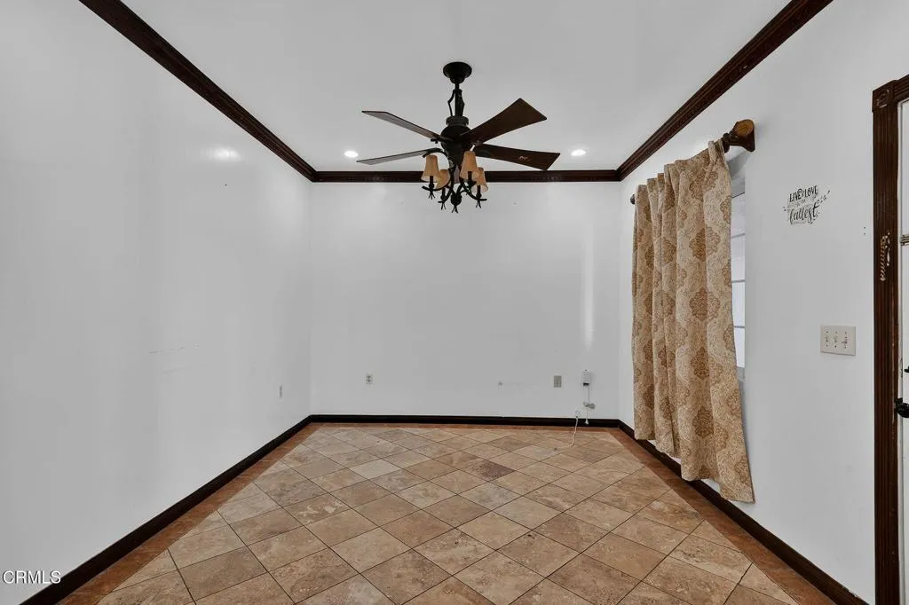 400 N Hayes Avenue, Oxnard, California 93030 home-pic-8