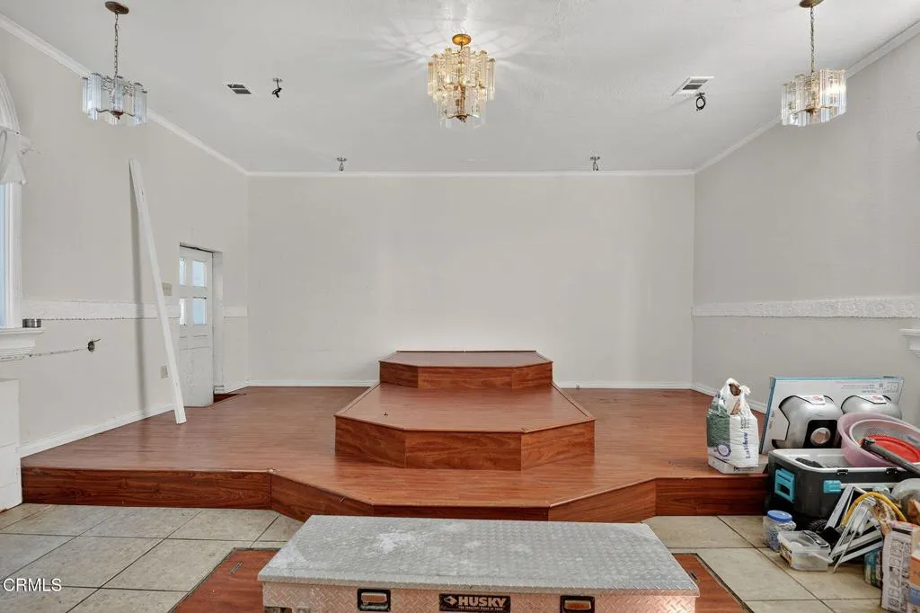400 N Hayes Avenue, Oxnard, California 93030 home-pic-4