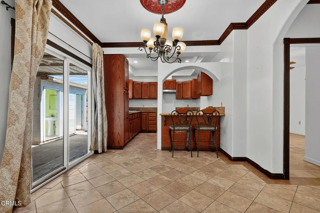 400 N Hayes Avenue, Oxnard, California 93030 home-pic-10
