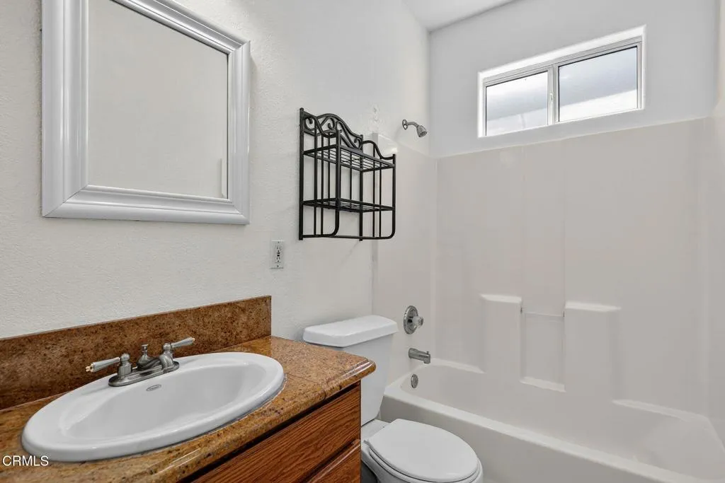 400 N Hayes Avenue, Oxnard, California 93030 home-pic-16