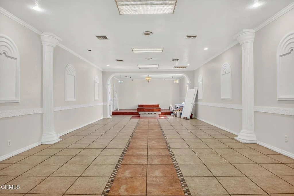 400 N Hayes Avenue, Oxnard, California 93030 home-pic-2