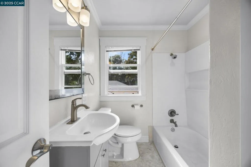 2910 Almond St, Martinez, California 94553 home-pic-19