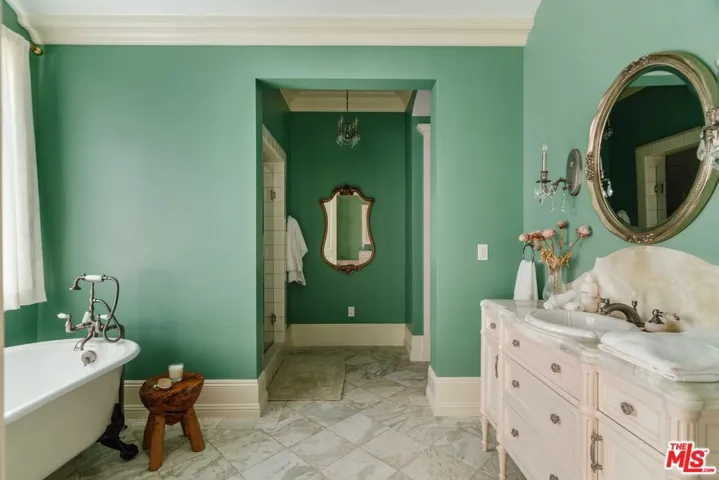 Guest Suite #1 - Bathroom