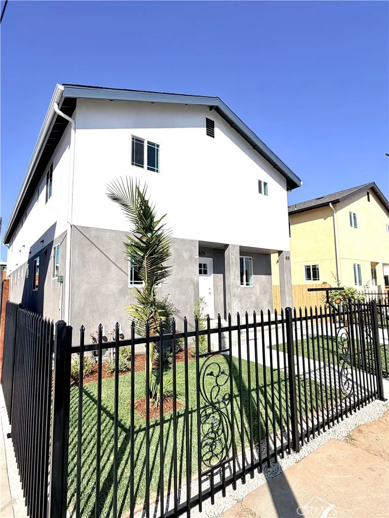 829 W G, Wilmington, California 90744 home-pic-3