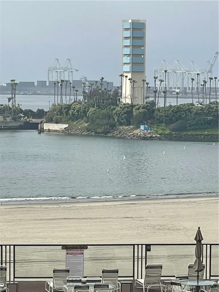 1140 E Ocean Boulevard, Long Beach, California 90802 home-pic-1