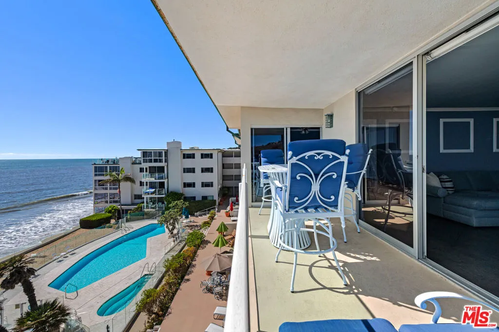 22548 Pacific Coast Highway 401, Malibu, California 90265 home-pic-18