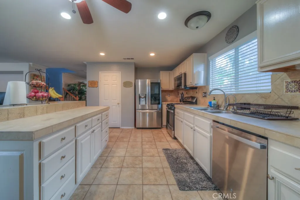 28688 Lavatera Avenue, Murrieta, California 92563 home-pic-9