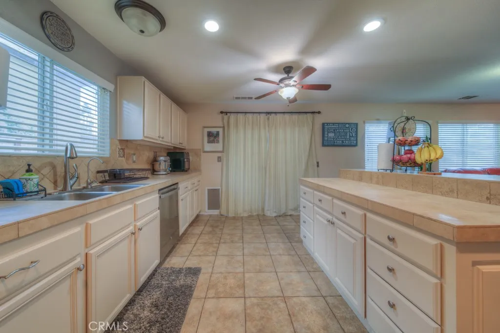 28688 Lavatera Avenue, Murrieta, California 92563 home-pic-14