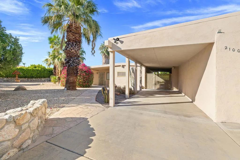 2100 Nicola Road E, Palm Springs, California 92262 home-pic-0