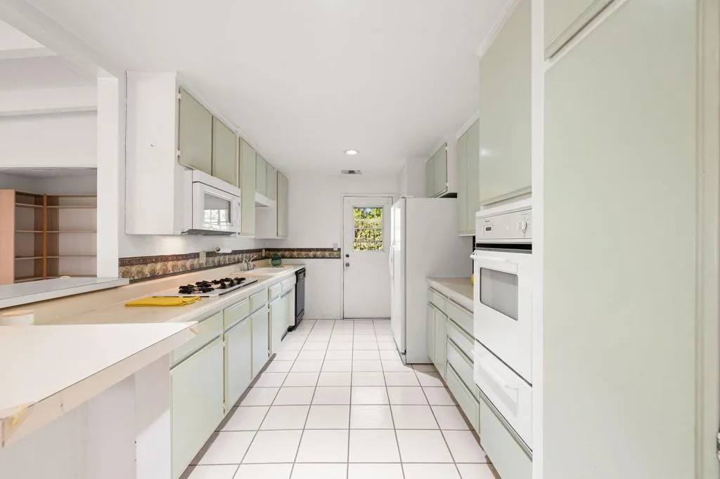 2100 Nicola Road E, Palm Springs, California 92262 home-pic-10