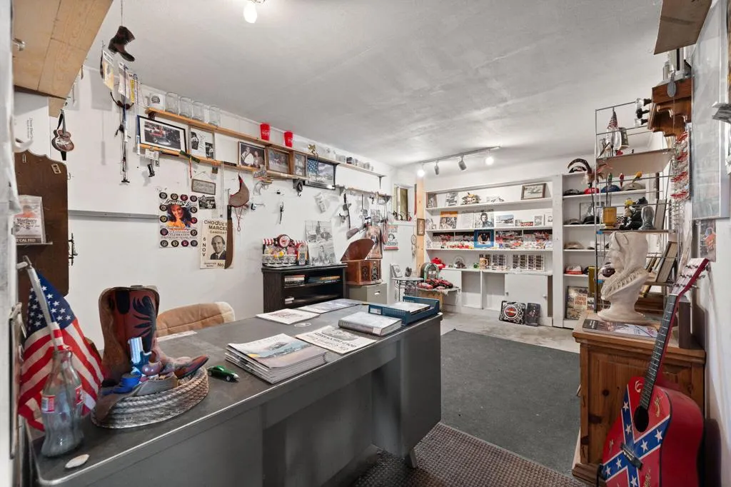 2100 Nicola Road E, Palm Springs, California 92262 home-pic-18