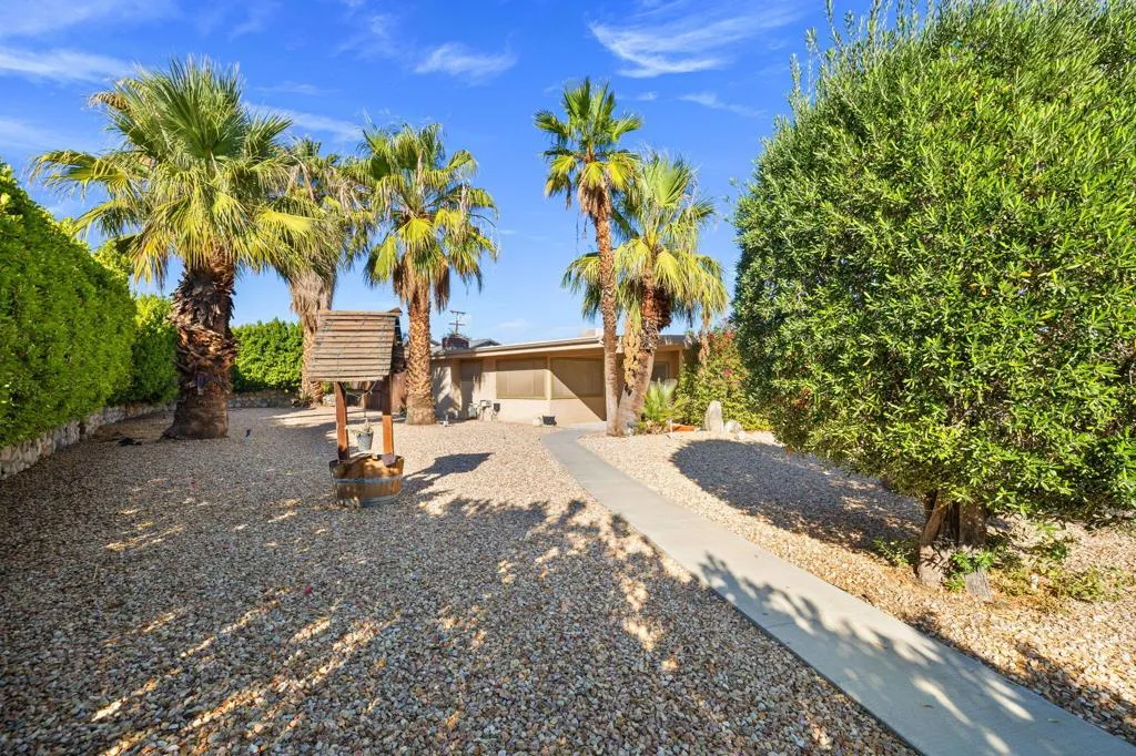 2100 Nicola Road E, Palm Springs, California 92262 home-pic-2