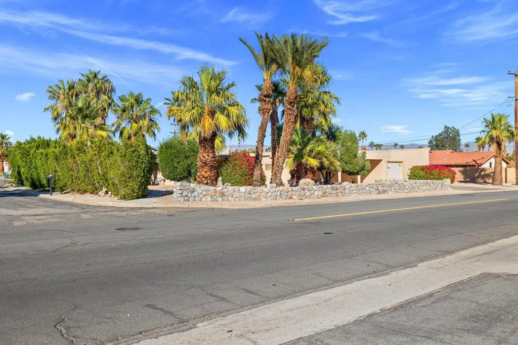 2100 Nicola Road E, Palm Springs, California 92262 home-pic-3