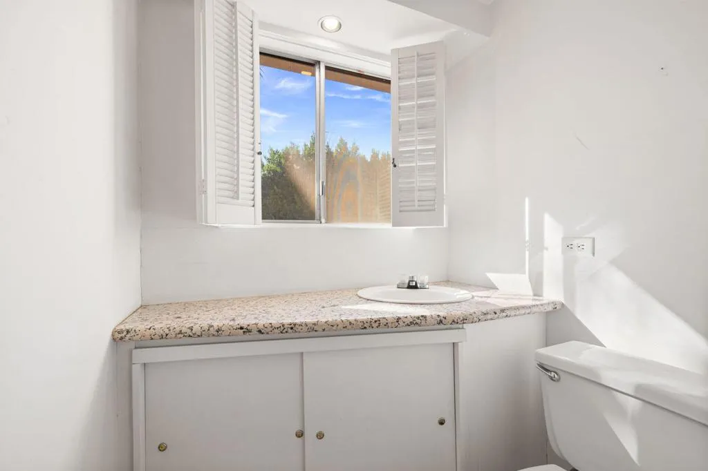 2100 Nicola Road E, Palm Springs, California 92262 home-pic-7