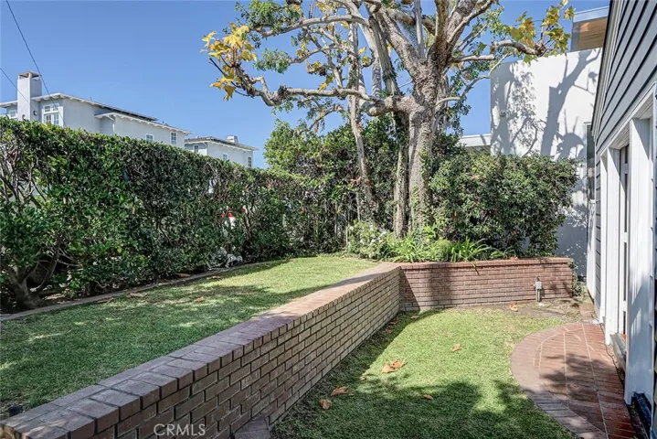 Front yard with access to your living room.