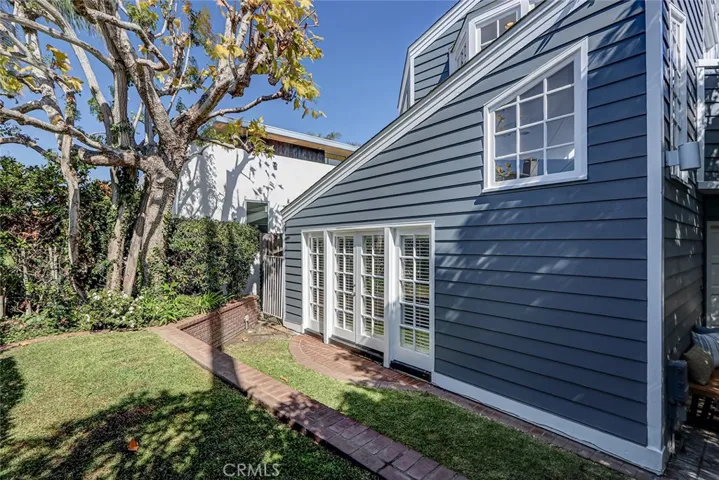 2208 Grandview Avenue, Manhattan Beach, California 90266
